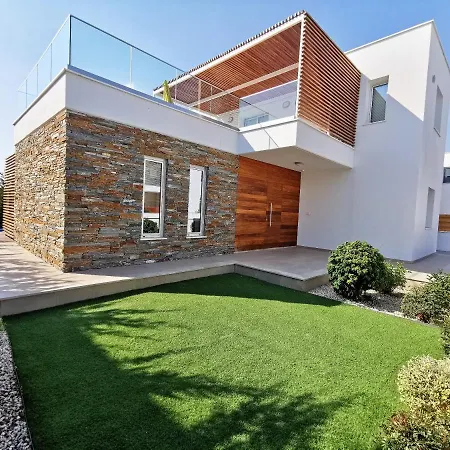 Nikki - Villa