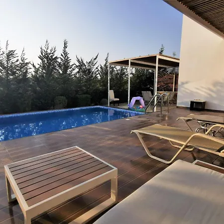 Nikki - Villa Paphos